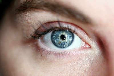 Stożek rogówki: choroba oczu młodych osób